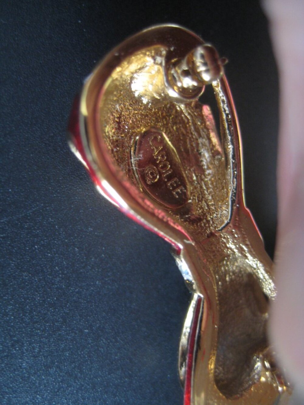 CAROLEE GOLDTONE RHINESTONE & ENAMEL FLAG COLORS PIN BROOCH - Picture 2 of 2